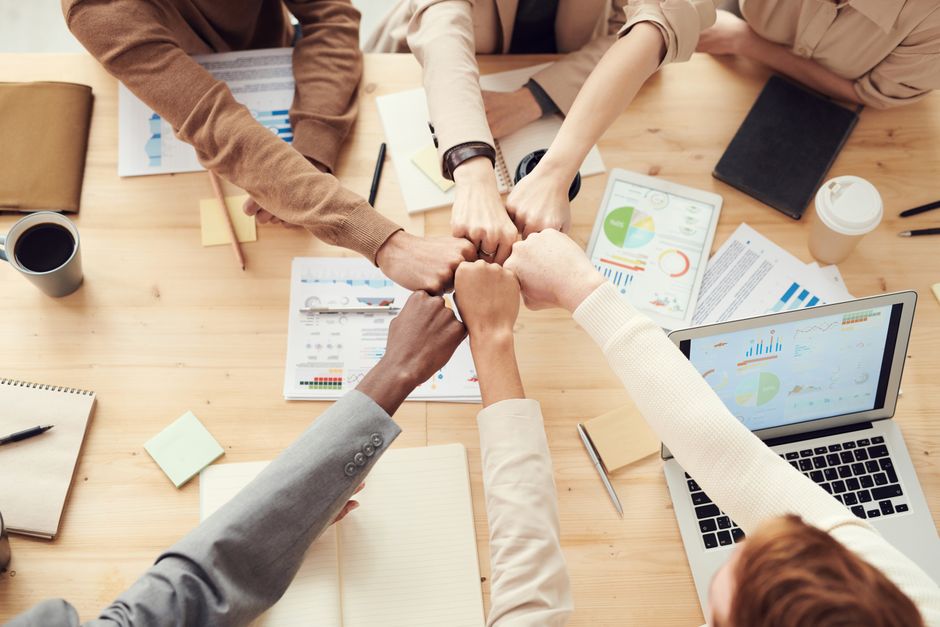 Arbeitsprozess mit Notizen und Planung